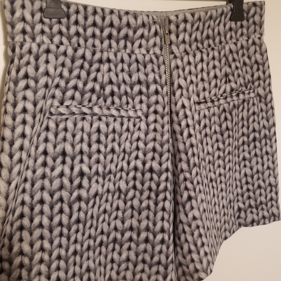 Mini Shorts - Picture 4 of 4